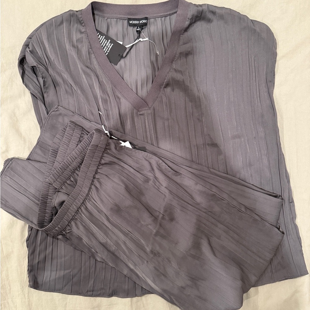 Vossen V-Neck Gray Women's Lounge Set